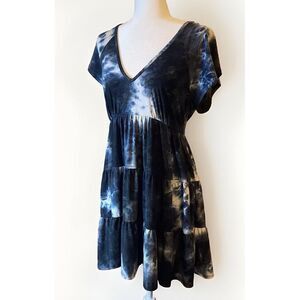 Urban Outfitters Dress Size Large V-Neck Short Sleeve Tiered Stretch